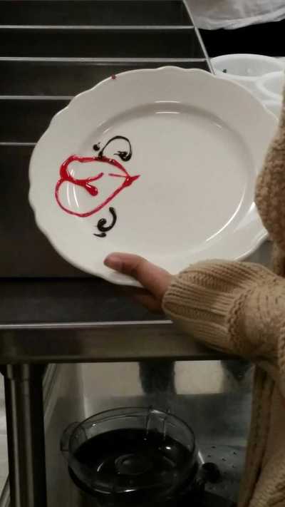 plate decorating - heart