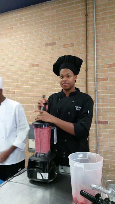 Student chef creating a Berry Blast 
smoothie.