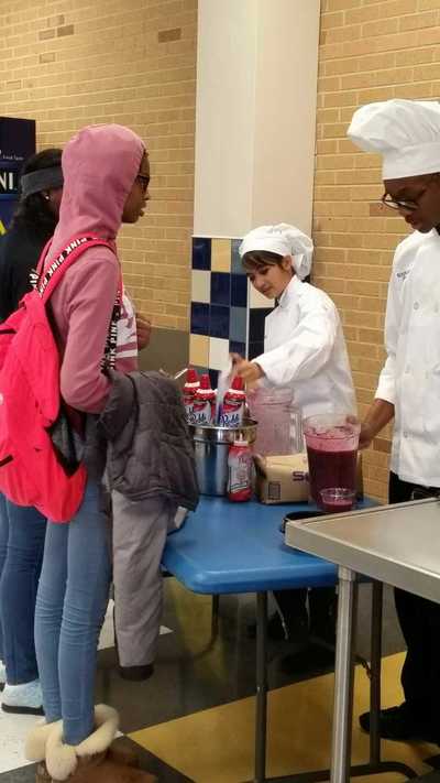 Student purchasing a Berry Blast smoothie.