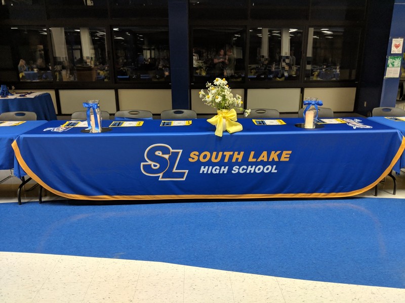 Head table for the banquet with SLHS table linen displayed